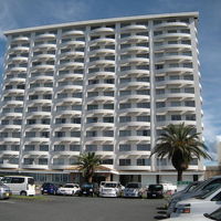 メインのクラッセ棟です。外から見ると結構立派です。