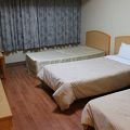 古臭くてちんけなリゾートホテル、というかほとんど合宿所