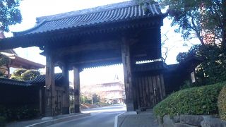 三解脱門の西隣