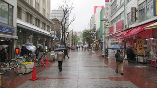 消費税増税の駆け込み需要のため商店街は混雑