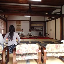 琴の生演奏会をやってました