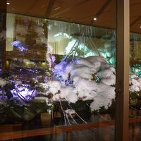 レストランから庭園を望む