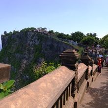 ウルワトゥ寺院への道