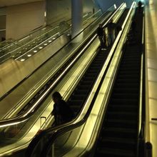 スカイトレイン乗り場へ。