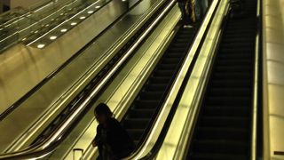 アメリカン航空のハブ、広大な空港なので乗り継ぎは余裕を持って！