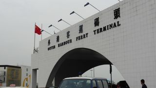 マック前で無料Wi-Fiが飛んでます。