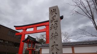 桜の時期なのに？！桜の木はほとんどないのに・・・とっても混んでた伏見稲荷大社