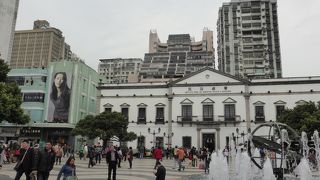 ホール壁面のタイルが綺麗でした