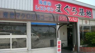 沖縄の食堂という雰囲気たっぷり