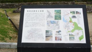 滋賀県の観光スポットは安土城跡だよ！