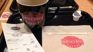 何とか座れました。分煙席があります。