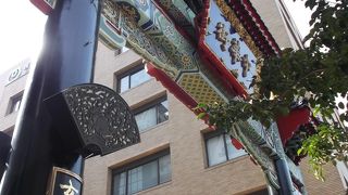 関内に近い、横浜公園側の牌楼