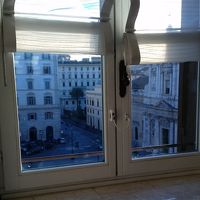 サンタマリアデッラヴィットラが見えるスイートのバスの窓