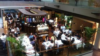 優雅な気分でティータイムを