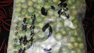 仲店の入り口にある豆の老舗