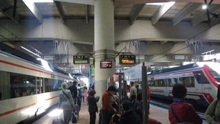 大きな駅舎です