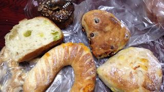 リーズナブル！うぐいす豆のパンが有名です。