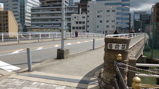 土佐掘川にかかる橋です。