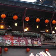 キュウフンの街中のレトロな茶房の一つです