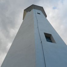 八角形をした灯台です