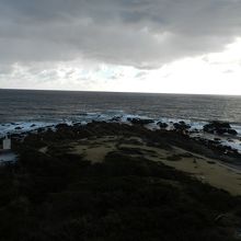 灯台の展望台から見た「野島崎」