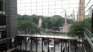 セントラルパーク散策後に休憩もよし、ショッピングもよし。近代的ショッピングセンター