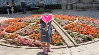 中庭が綺麗ってガイドブックに書いてあったけど？