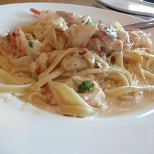 ガーリッククリームフィットチーネはチキンとエビは追加メニュー