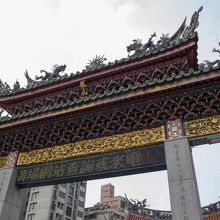 なぜか電光掲示板つき