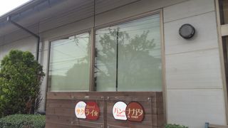 イートインコーナー充実パン屋。