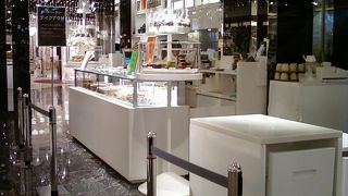 せっかくのお店、落ち着かないのが残念。