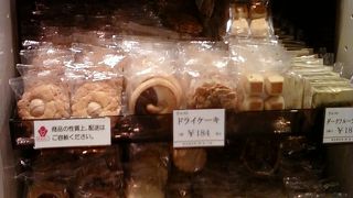 いつでも食べられそうな軽いさくさくパイ。