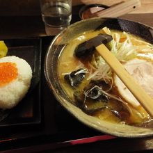 味噌ラーメン＋イクラおにぎり