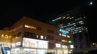 ロケーション抜群の複合ビル