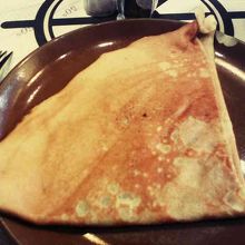 デザートの塩バターキャラメルのクレープ