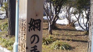 平安時代の逸話からつけられた坂道?「綱の手引坂」〜三田〜