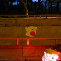 ホテルの傍で発見！マリオのお化けですよね