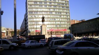 近代トルコ創始者、パシャ・アタチュルクの騎馬像があるウルス広場