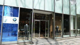 人気ブランドの旗艦店