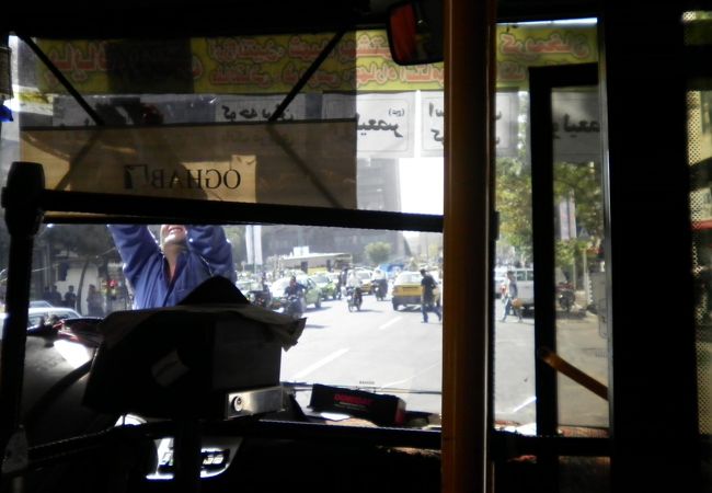 テヘランの市内バスは東西南北どの方面もまっすぐ走る場合が多い。