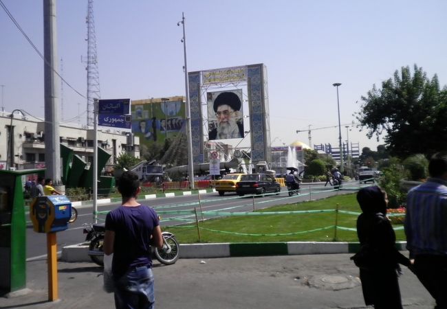 バハレスタン広場