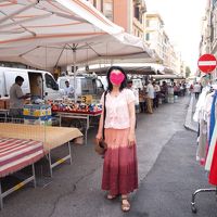 ホテルの近くの朝市