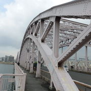 淀川にかかる６８１ｍのアーチ橋、十三大橋（じゅうそうおおはし）
