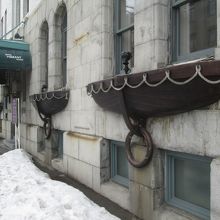 外壁には船のオブジェ