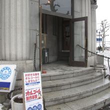 こちら側から建物内に入りました