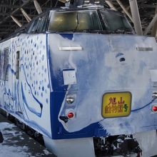 こんなに可愛い電車！乗らずにおれないわっ！！