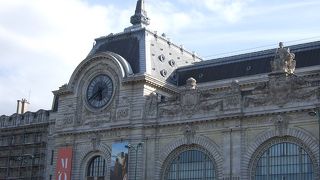 旧駅舎を改装した美術館