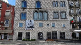 ユニークな建造物