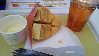 飛行機に乗る人しか利用できません