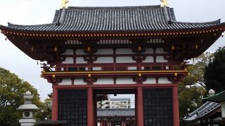 五重塔や金堂、講堂などが一直線の配列で有名なところです